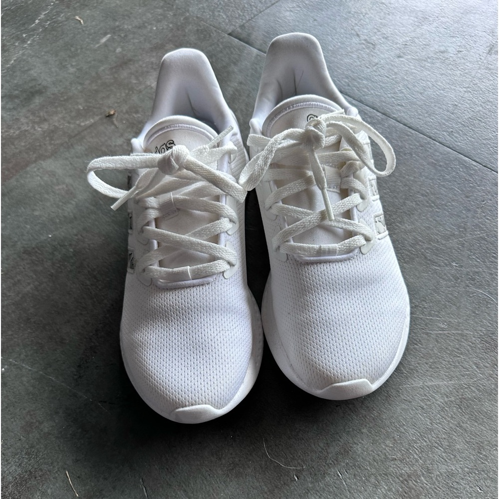 Adidas cloud foam shoes